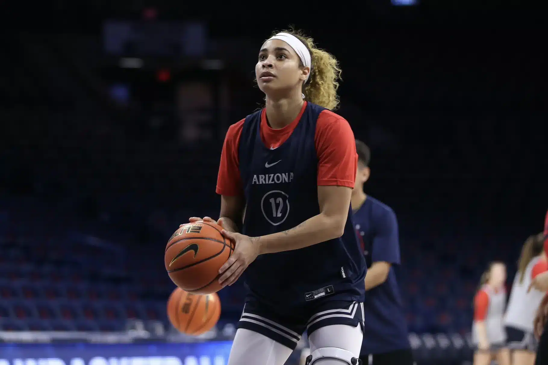 Esmery Martinez about to shoot a basketball