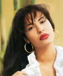 Headshot of late singer Selena